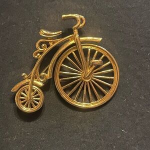 Vintage Avon Gold Heirloom Bicycle Brooch articulated wheel